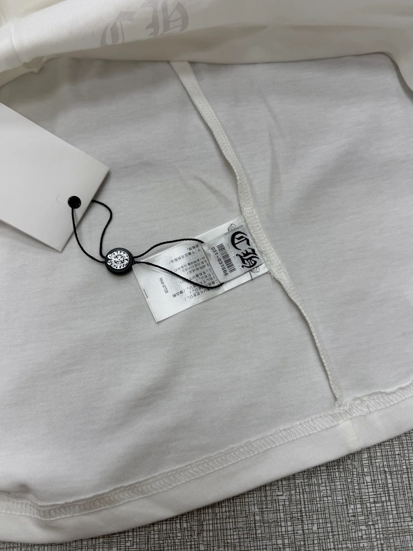 。【 In Stock】Chrome Hearts size S M L XL Chrome Hearts 32 ， 190G， ， ， ， 、 ， 。 ， ， ， Classic ， ， 。 ， ， 、 ， 。𝗗𝗲𝘁𝗮𝗶𝗹 YB ， ， 。 ， ， 。 ， ， ， ， ， ， ， Classic 。 ， ， Same Style ， ， ， ， Same Style。